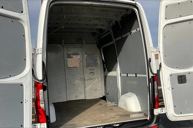 Photo of 2021 White Mercedes-Benz Sprinter 2500