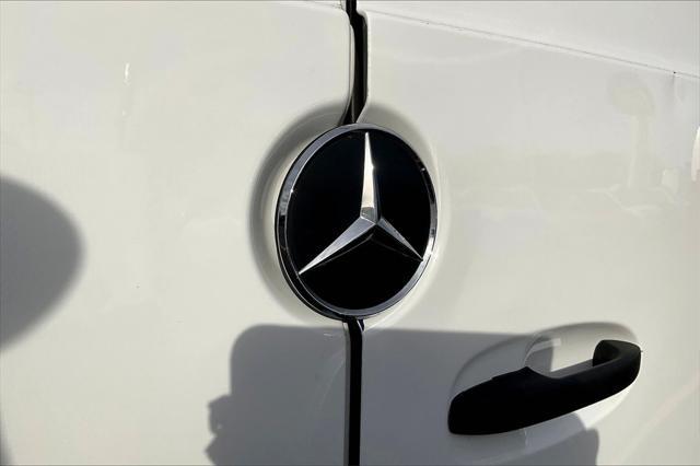 Photo of 2021 White Mercedes-Benz Sprinter 2500