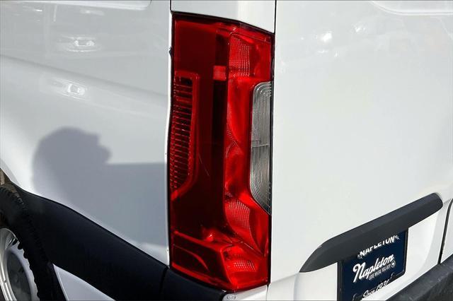 Photo of 2021 White Mercedes-Benz Sprinter 2500