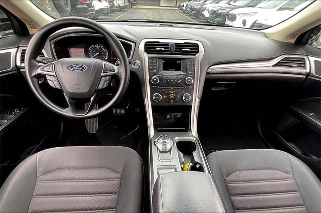 Photo of 2018 White Ford Fusion