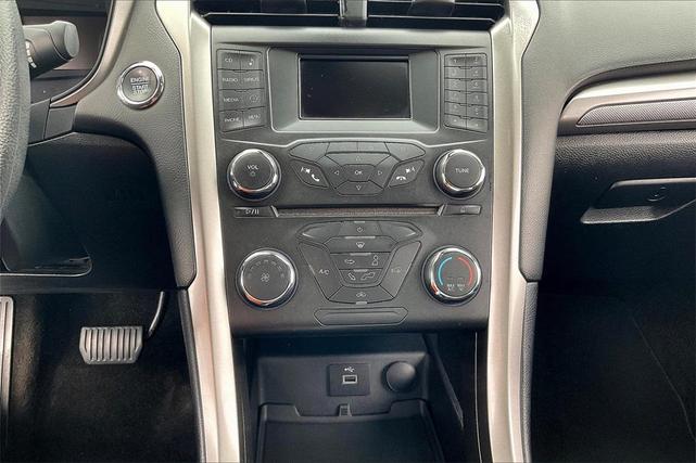 Photo of 2018 White Ford Fusion