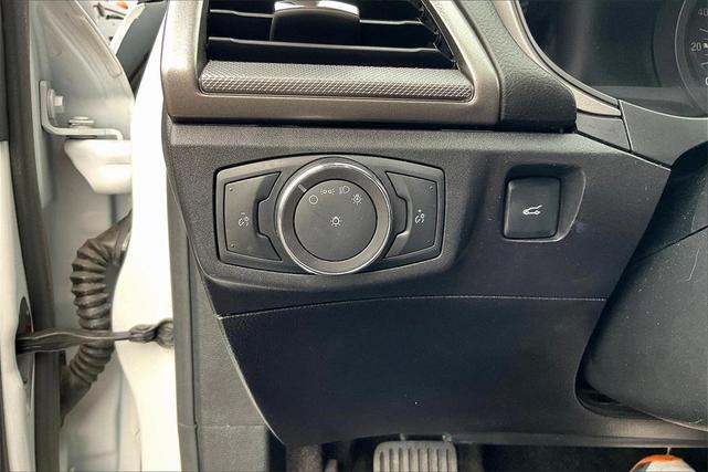 Photo of 2018 White Ford Fusion