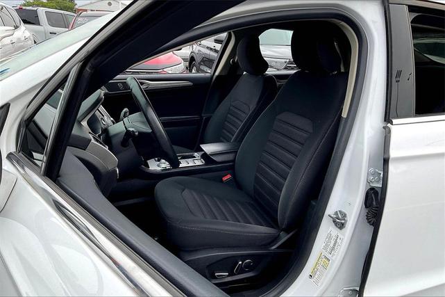 Photo of 2018 White Ford Fusion