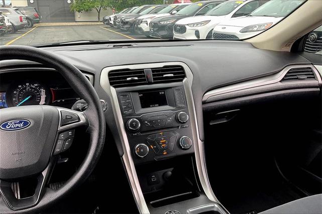 Photo of 2018 White Ford Fusion