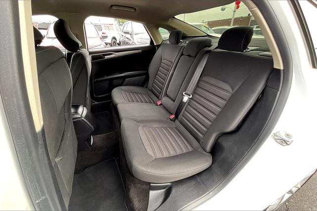 Photo of 2018 White Ford Fusion