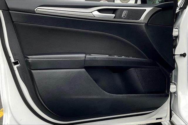 Photo of 2018 White Ford Fusion