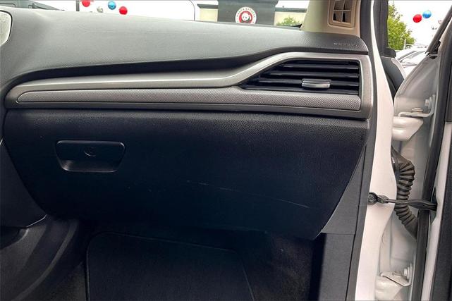 Photo of 2018 White Ford Fusion