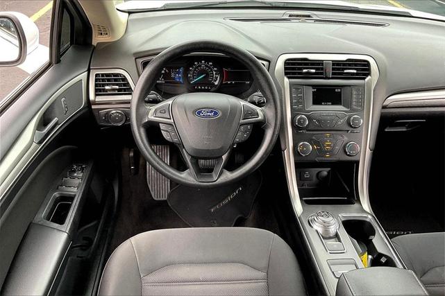 Photo of 2018 White Ford Fusion