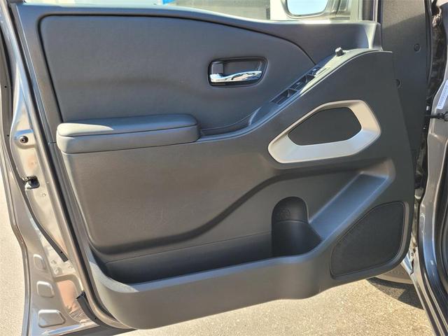 Photo of 2024 Gun Metallic Nissan Frontier