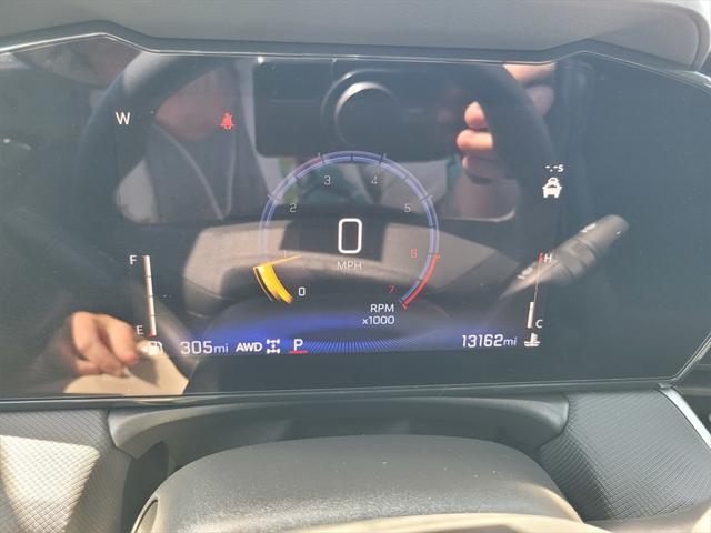 Photo of 2024 Summit White Chevrolet Trailblazer