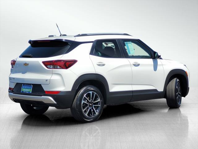 Photo of 2024 Summit White Chevrolet Trailblazer