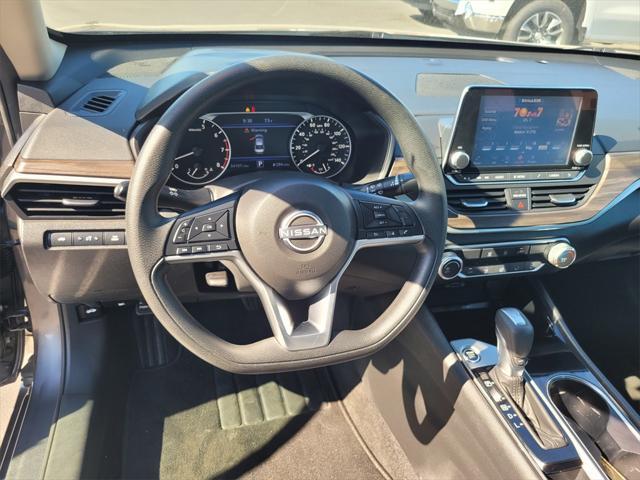 Photo of 2024 Gun Metallic Nissan Altima