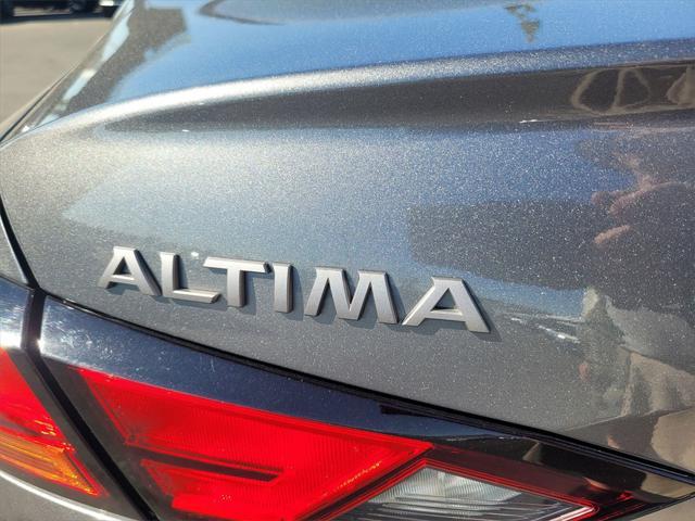 Photo of 2024 Gun Metallic Nissan Altima
