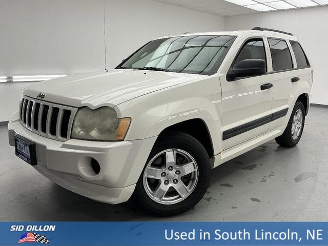 Photo of 2006 White Jeep Grand Cherokee
