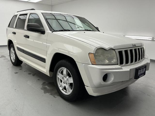 Photo of 2006 White Jeep Grand Cherokee