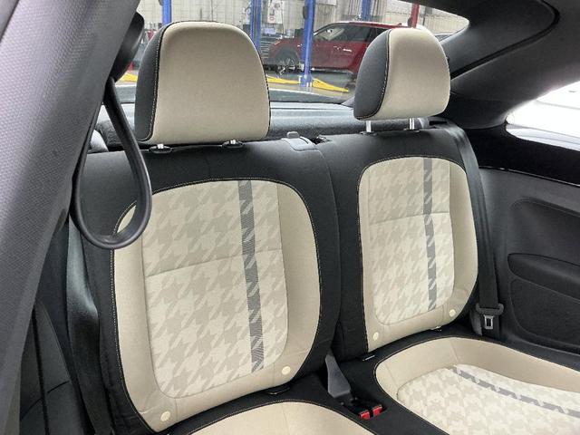 Photo of 2018 Deep Black Pearl Effect Volkswagen Beetle