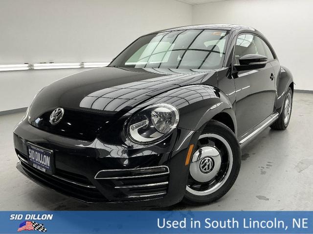 Photo of 2018 Deep Black Pearl Effect Volkswagen Beetle