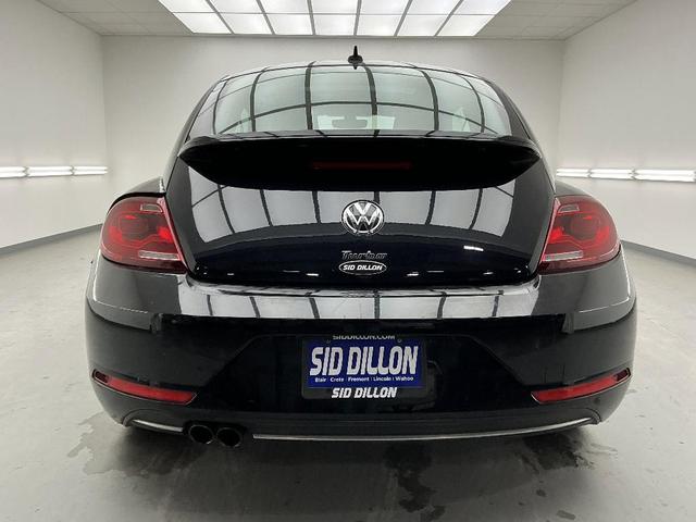 Photo of 2018 Deep Black Pearl Effect Volkswagen Beetle
