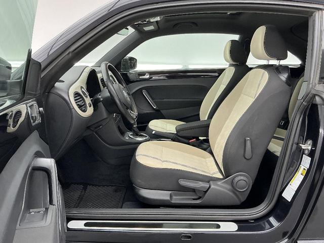 Photo of 2018 Deep Black Pearl Effect Volkswagen Beetle