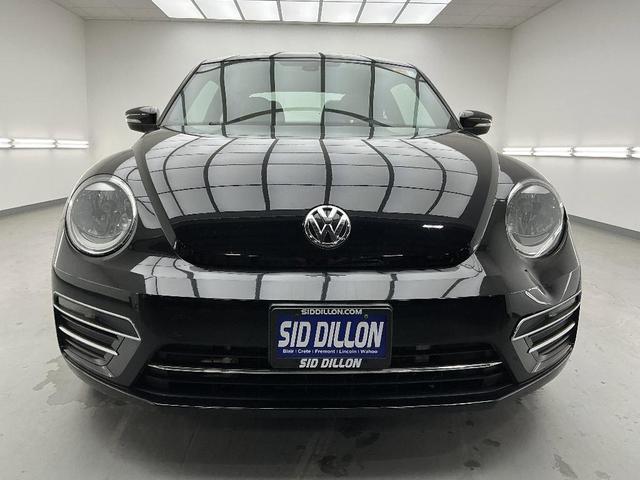 Photo of 2018 Deep Black Pearl Effect Volkswagen Beetle