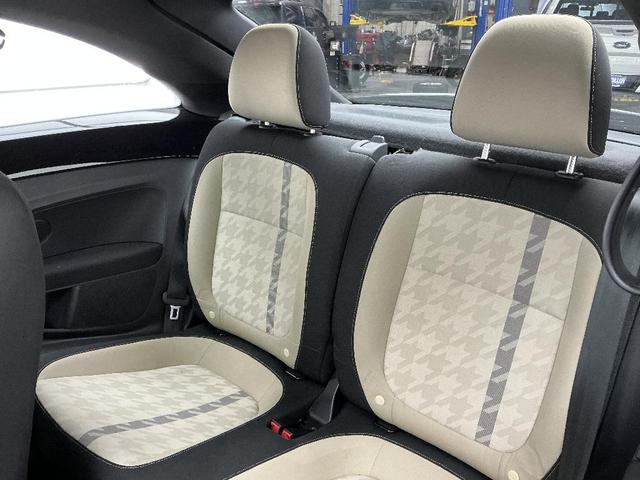 Photo of 2018 Deep Black Pearl Effect Volkswagen Beetle