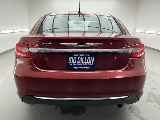 Photo of 2013 Maroon Chrysler 200