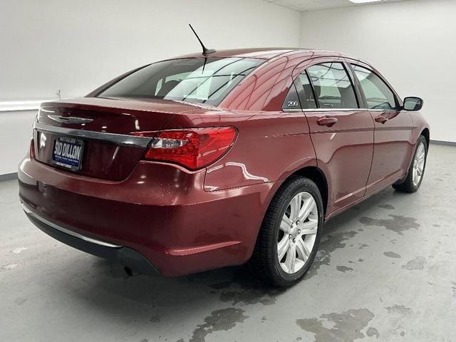 Photo of 2013 Maroon Chrysler 200