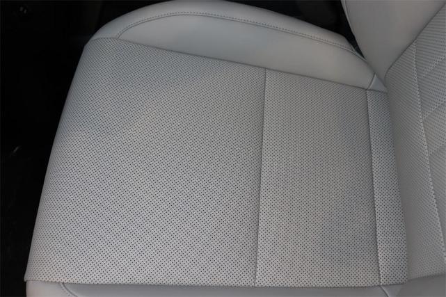 Photo of 2025 Shimmering Silver Pearl Hyundai SANTA FE
