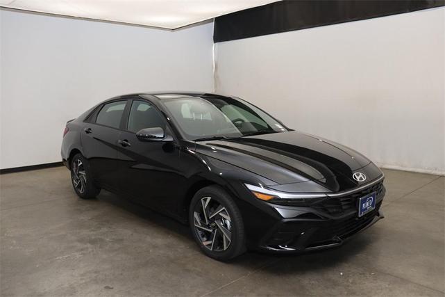 Photo of 2025 Black Hyundai ELANTRA HEV