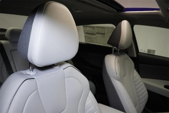 Photo of 2025 Black Hyundai ELANTRA HEV