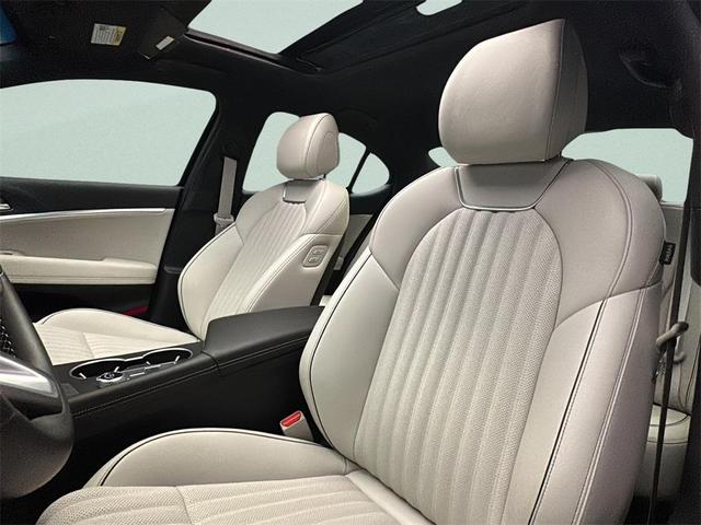 Photo of 2025 Vik Black Genesis G70
