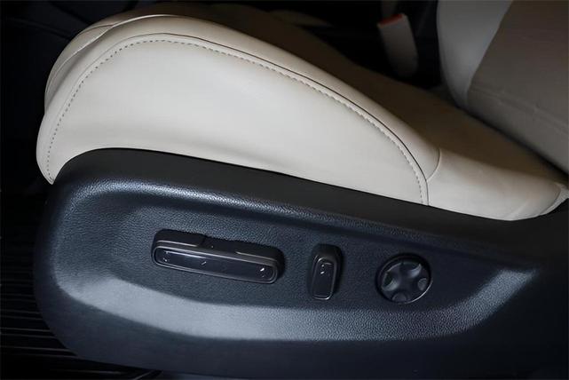 Photo of 2018 White Diamond Pearl Honda CR-V