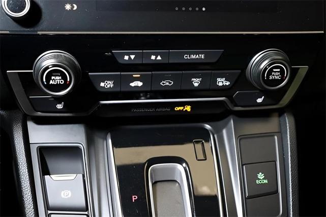 Photo of 2018 White Diamond Pearl Honda CR-V