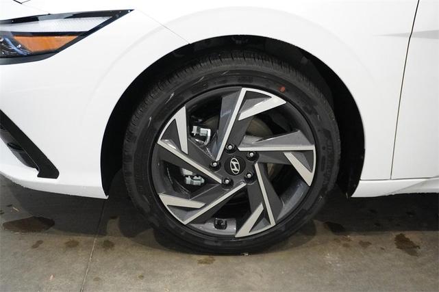 Photo of 2025 White Hyundai ELANTRA HEV