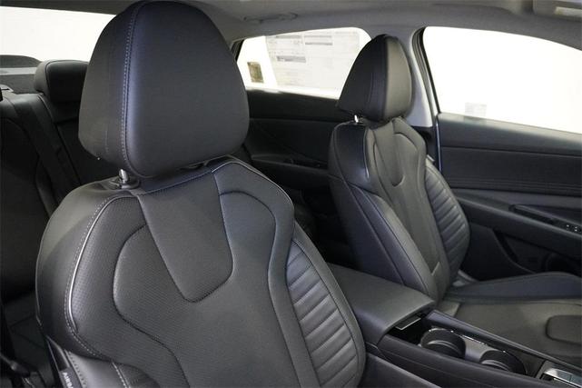 Photo of 2025 White Hyundai ELANTRA HEV