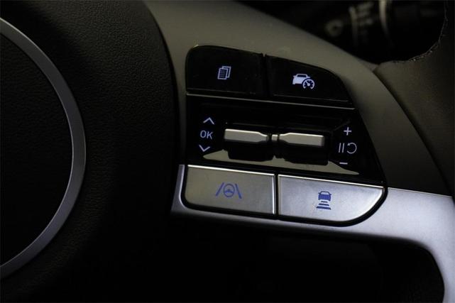 Photo of 2025 White Hyundai ELANTRA HEV