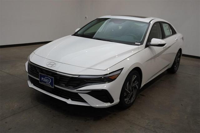 Photo of 2025 White Hyundai ELANTRA HEV