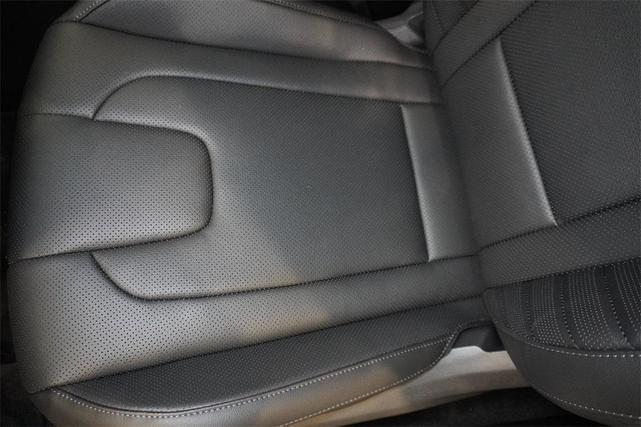 Photo of 2025 White Hyundai ELANTRA HEV