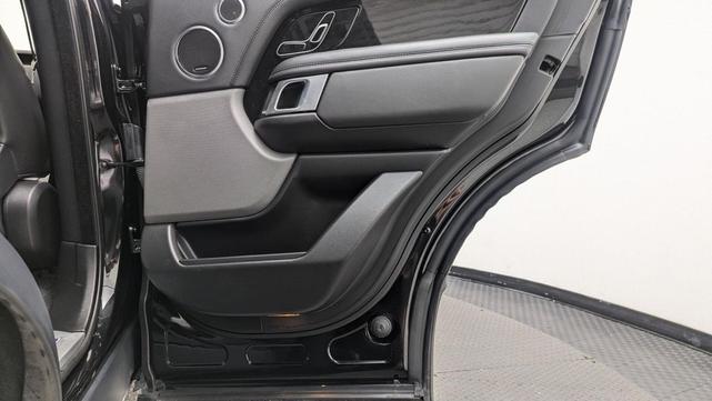 Photo of 2022 Santorini Black Metallic Land Rover Range Rover