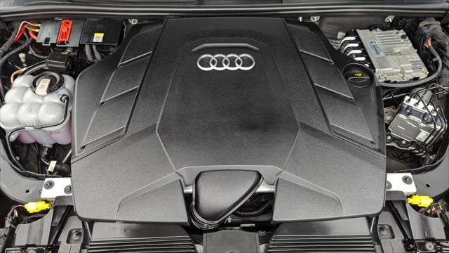 Photo of 2022 Mythos Black Metallic Audi Q7