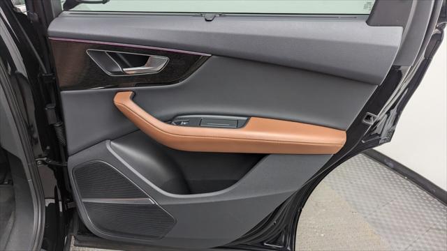 Photo of 2022 Mythos Black Metallic Audi Q7