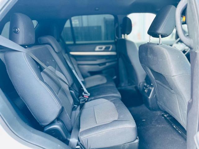 Photo of 2019 Oxford White Ford Explorer