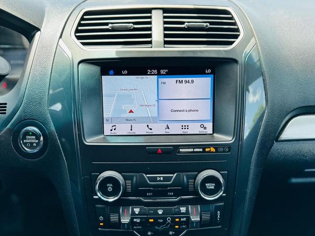 Photo of 2019 Oxford White Ford Explorer