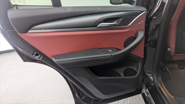 Photo of 2022 Black Sapphire Metallic BMW X3