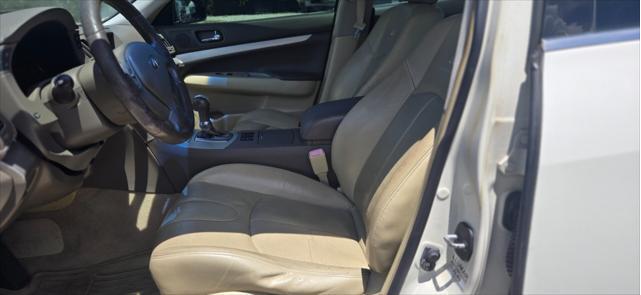 Photo of 2007 White INFINITI G35x