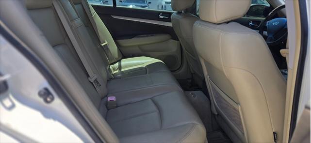 Photo of 2007 White INFINITI G35x