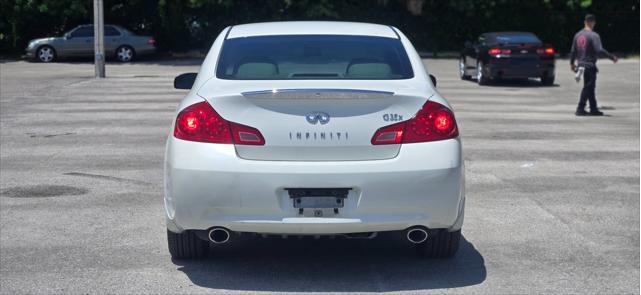 Photo of 2007 White INFINITI G35x