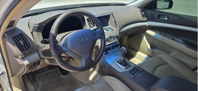 Photo of 2007 White INFINITI G35x