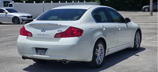 Photo of 2007 White INFINITI G35x