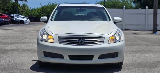 Photo of 2007 White INFINITI G35x